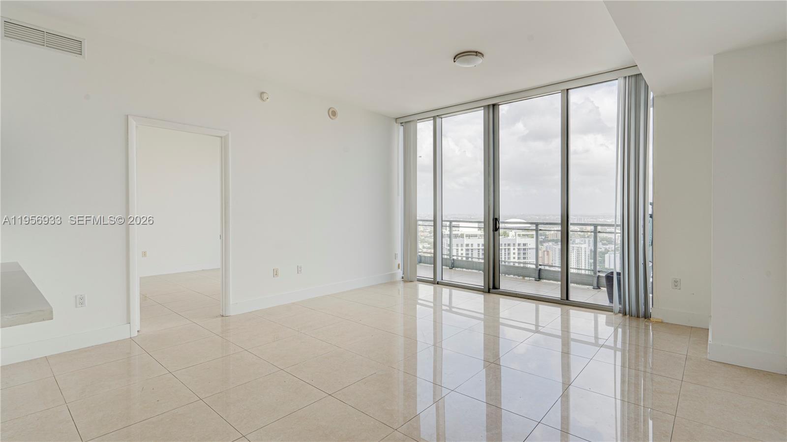 90 SW 3rd St #PH-10, Miami FL 33130