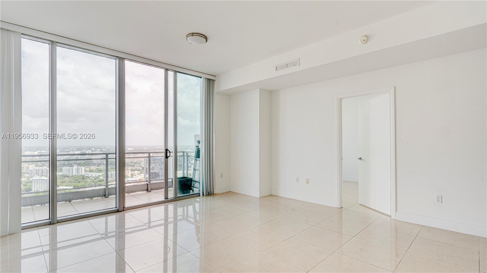 90 SW 3rd St #PH-10, Miami FL 33130