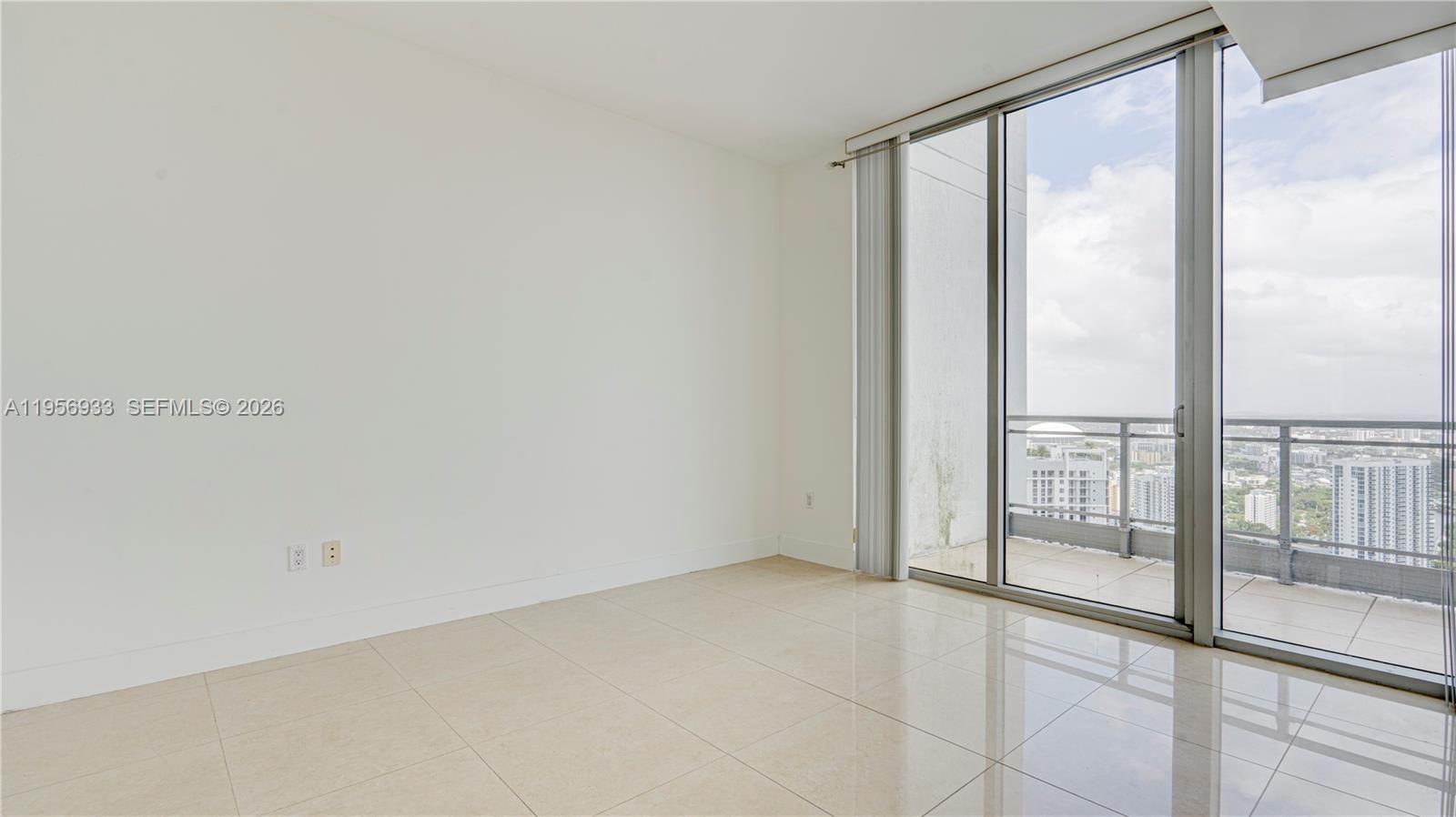90 SW 3rd St #PH-10, Miami FL 33130