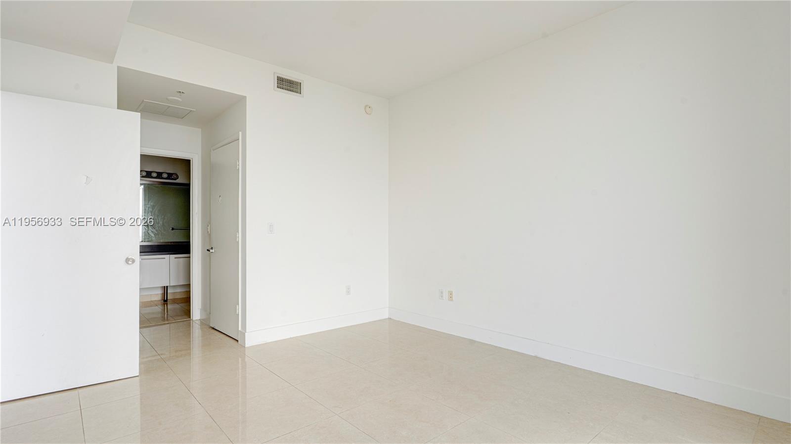 90 SW 3rd St #PH-10, Miami FL 33130