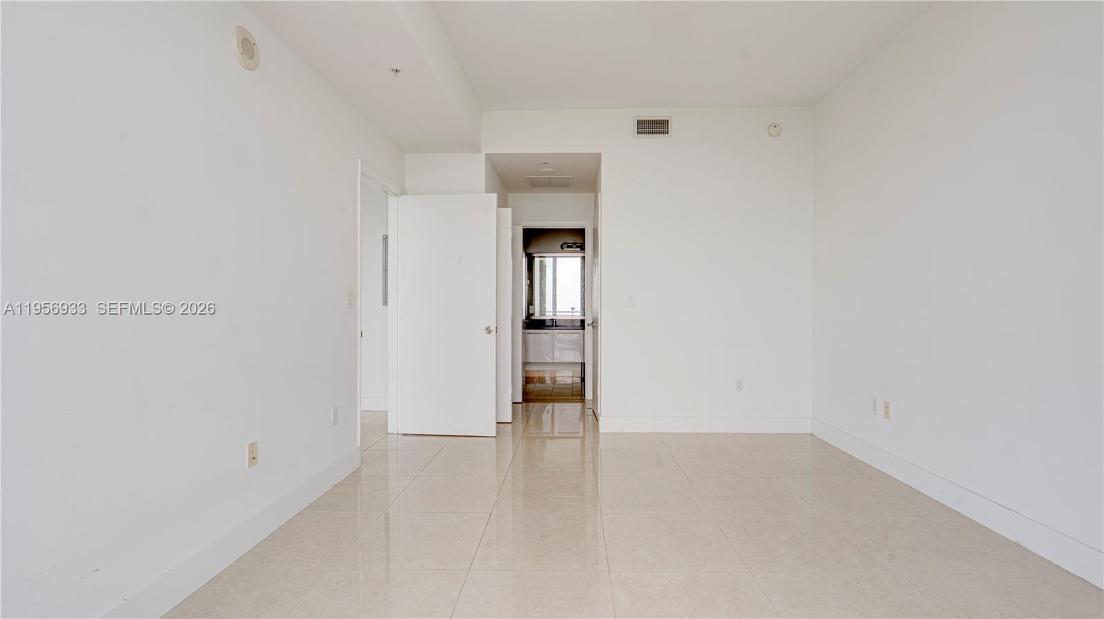 90 SW 3rd St #PH-10, Miami FL 33130