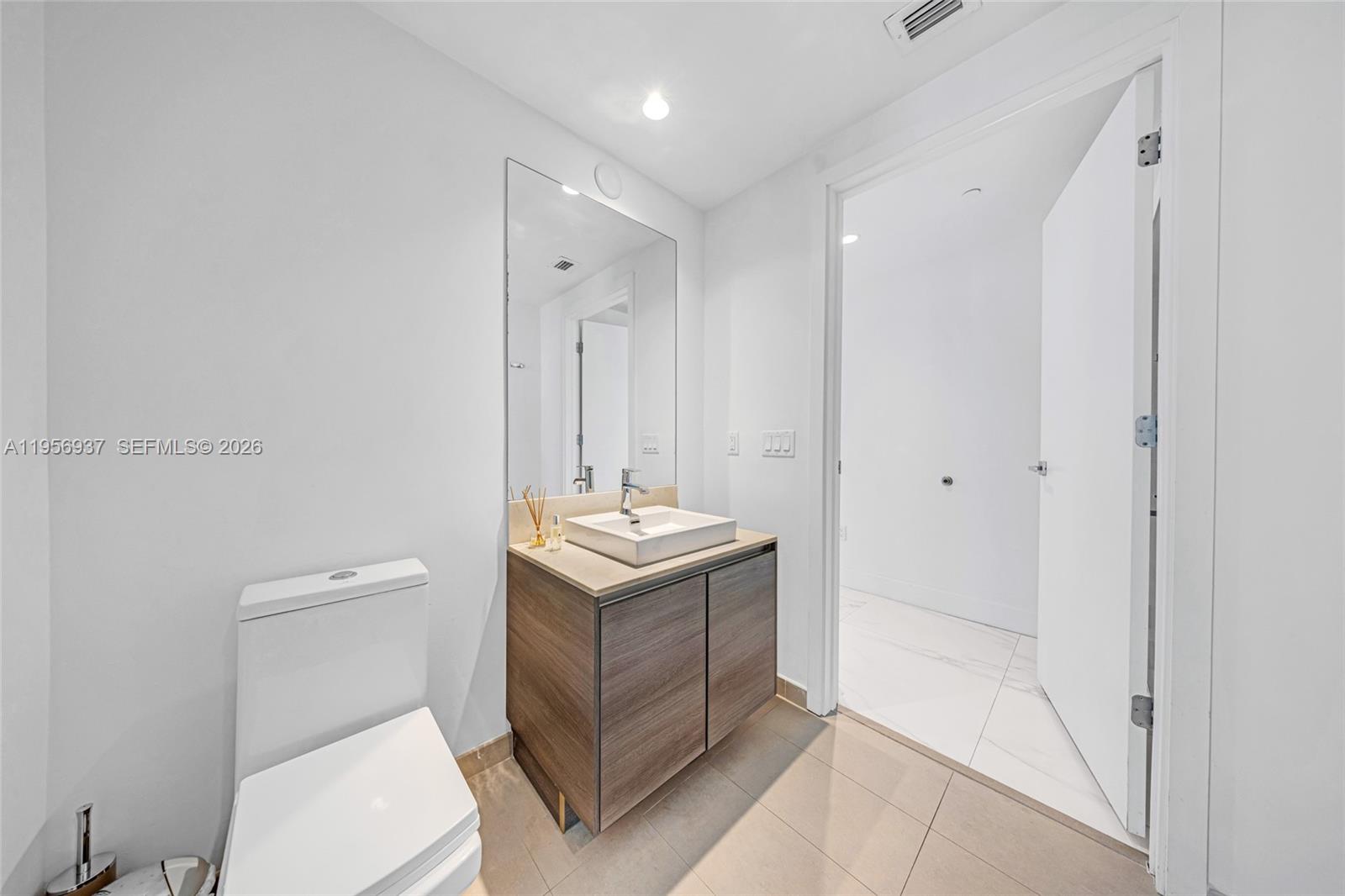 1080 Brickell Ave #2708, Miami FL 33131