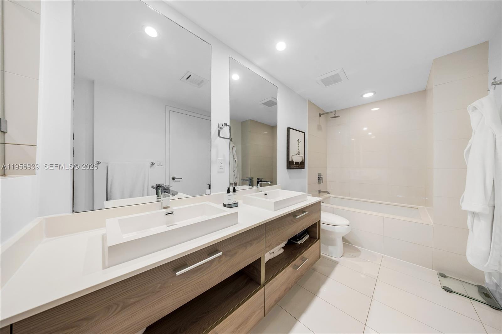 1300 S Miami Ave #4704, Miami FL 33130