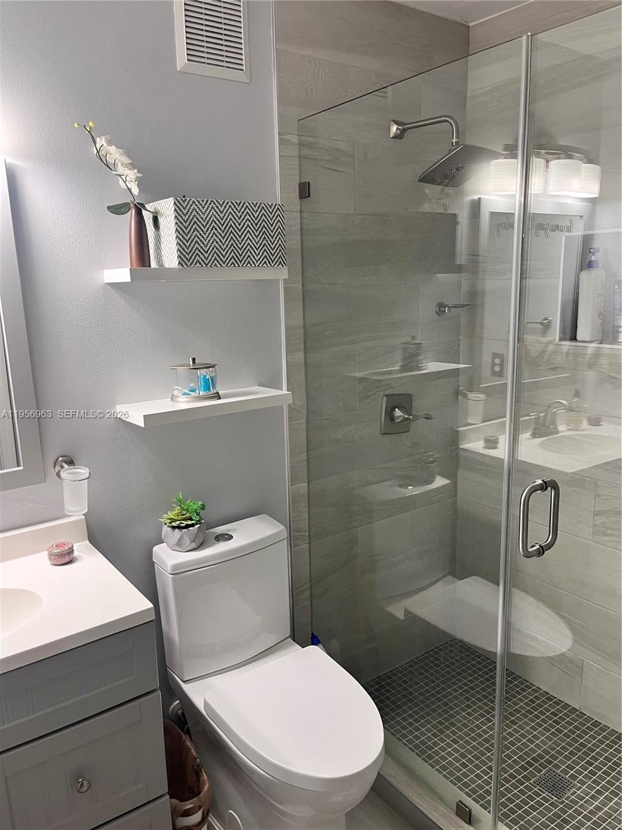 4746 Lago Vista Dr, Coconut Creek FL 33073