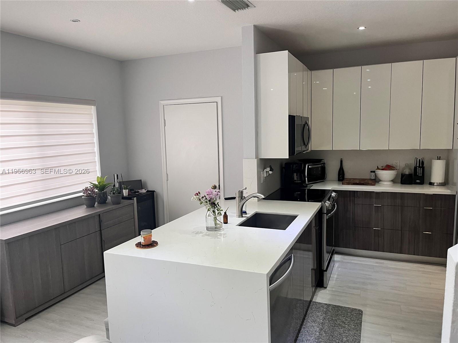 4746 Lago Vista Dr, Coconut Creek FL 33073