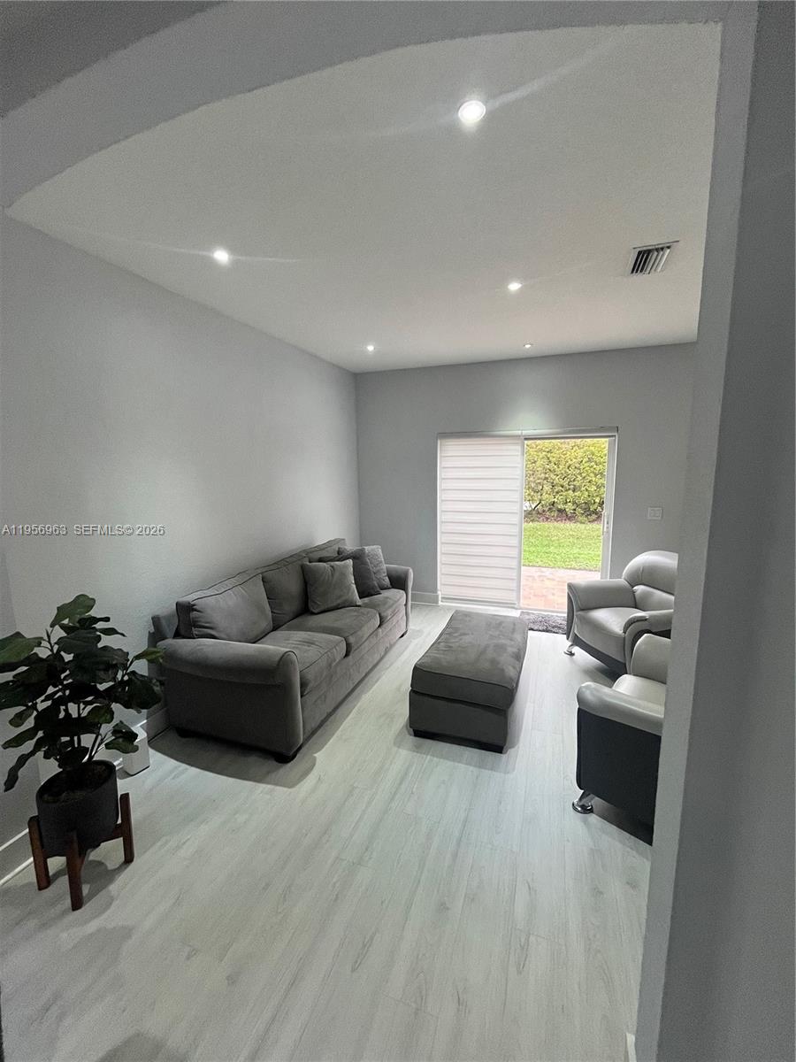 4746 Lago Vista Dr, Coconut Creek FL 33073
