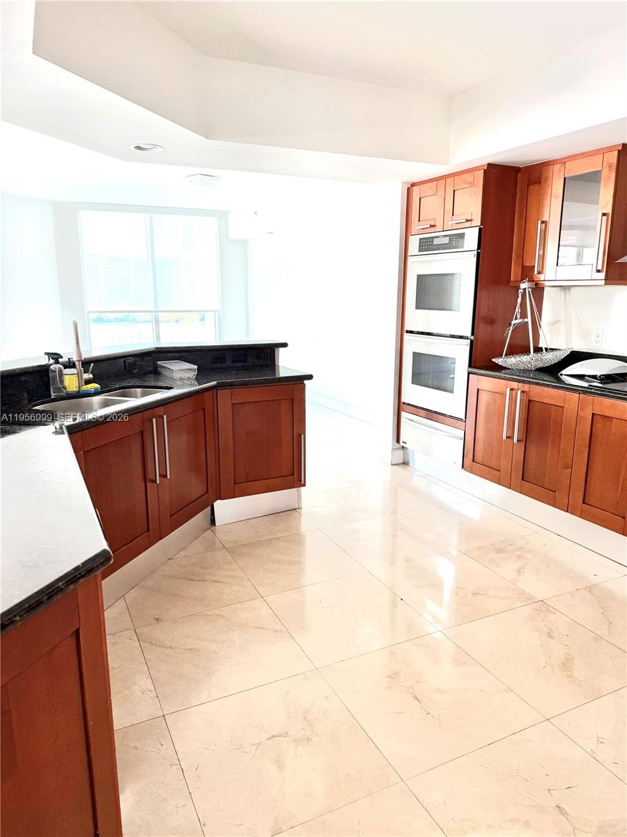 3301 NE 183rd St #801, Aventura FL 33160