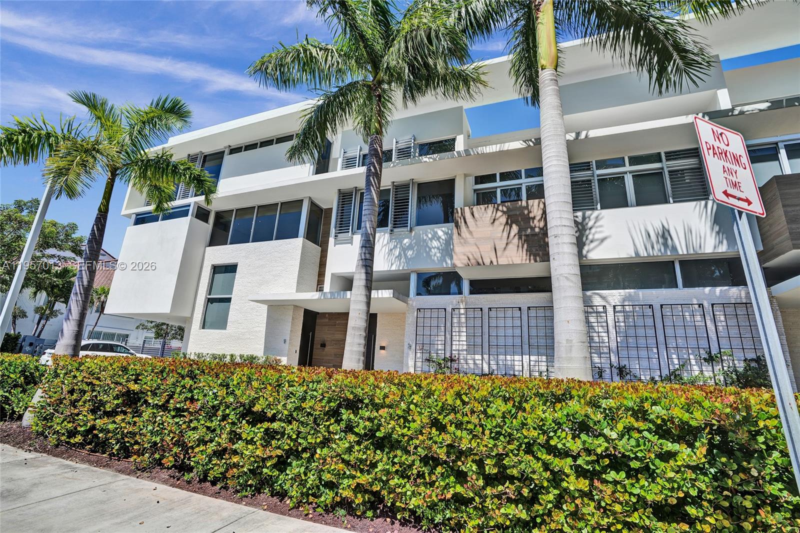 3750 Yacht Club Dr #TH1, Aventura FL 33180
