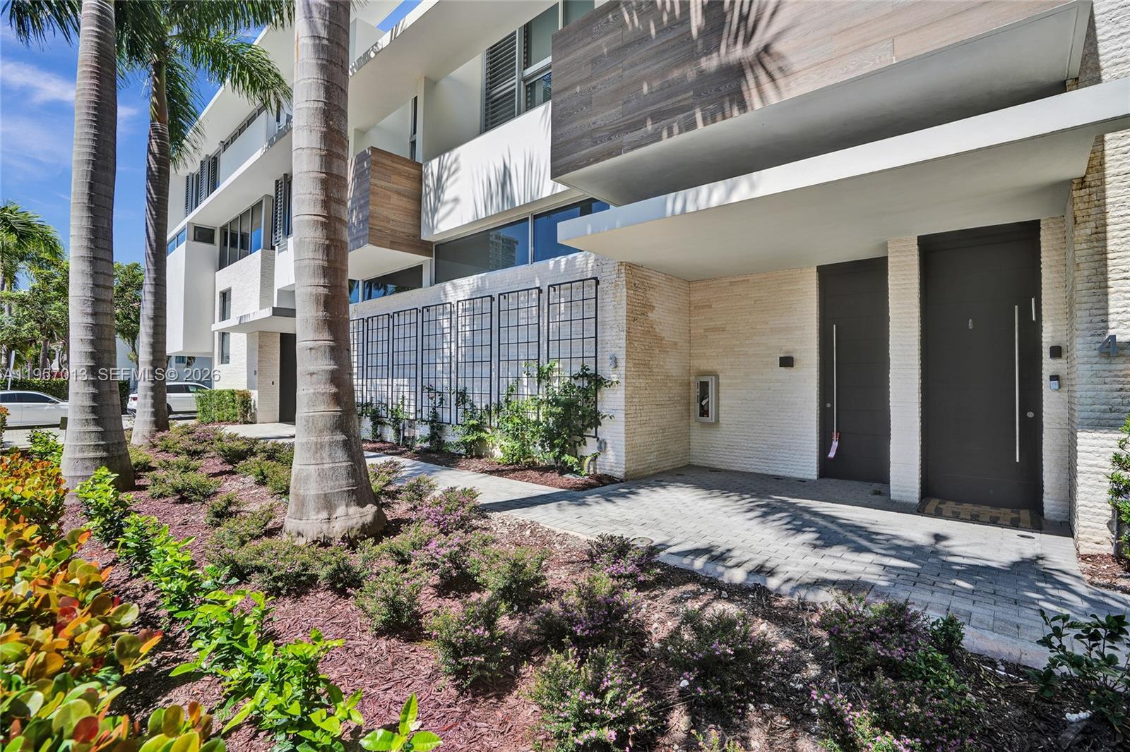3750 Yacht Club Dr #TH1, Aventura FL 33180
