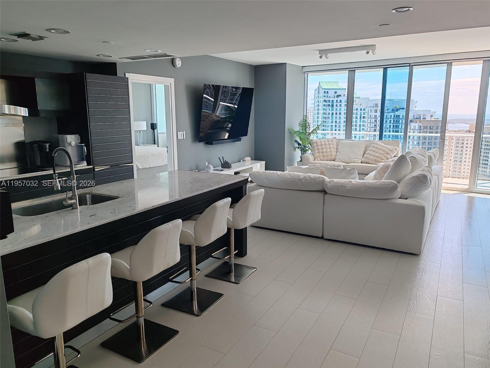 200 Biscayne Boulevard Way #3907, Miami FL 33131