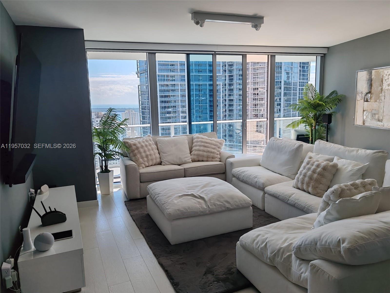 200 Biscayne Boulevard Way #3907, Miami FL 33131