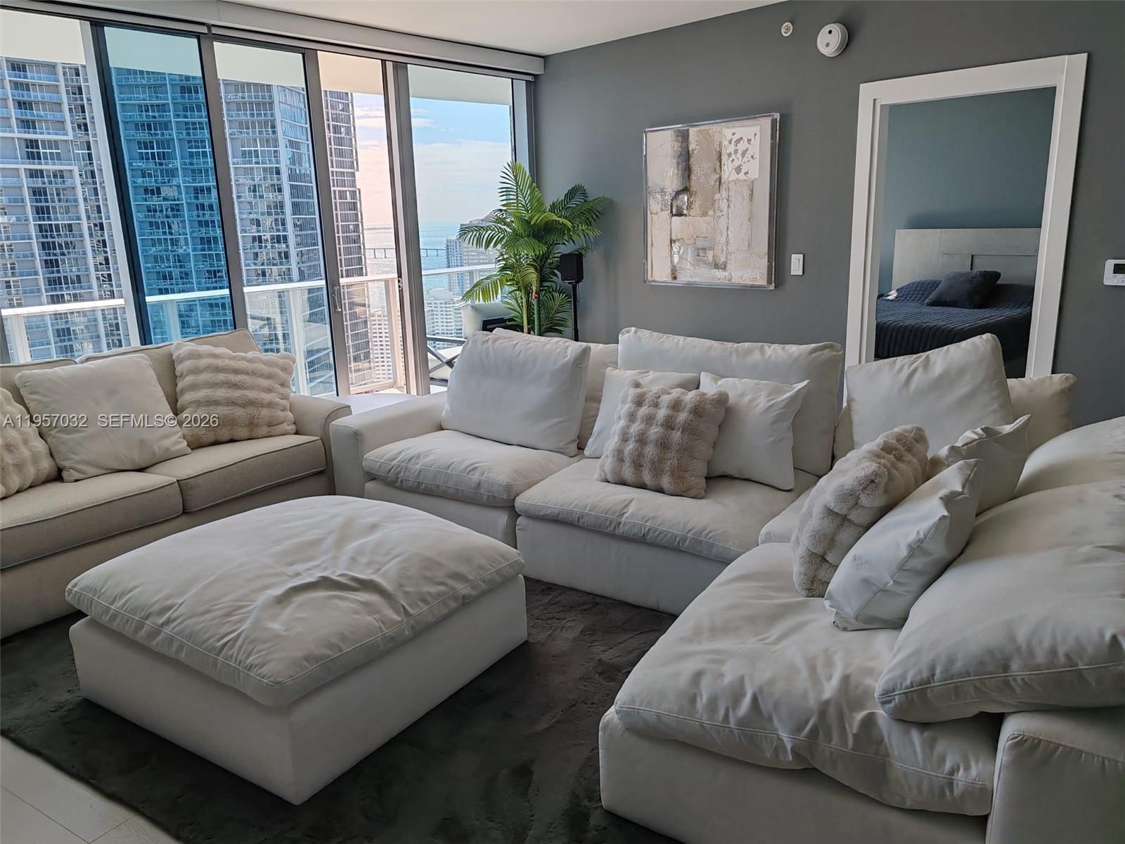 200 Biscayne Boulevard Way #3907, Miami FL 33131