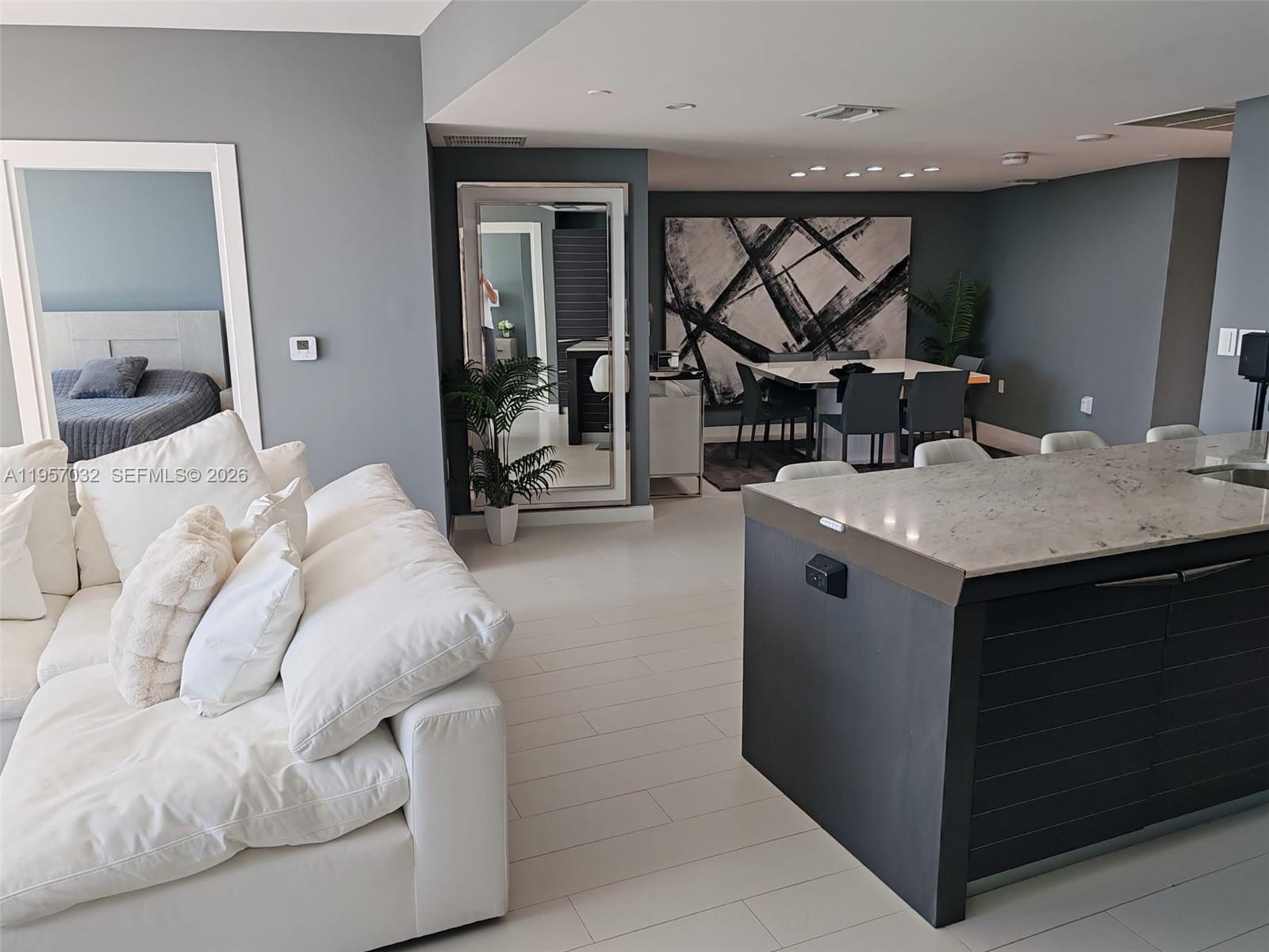 200 Biscayne Boulevard Way #3907, Miami FL 33131