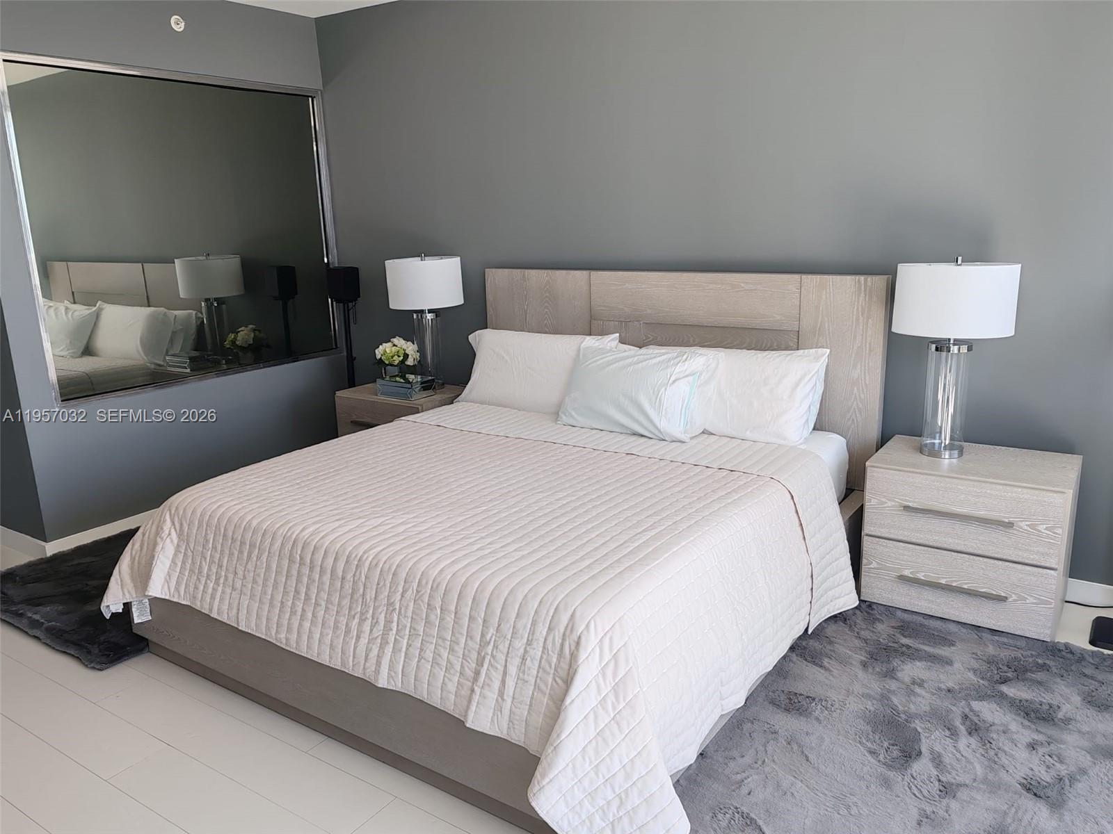 200 Biscayne Boulevard Way #3907, Miami FL 33131