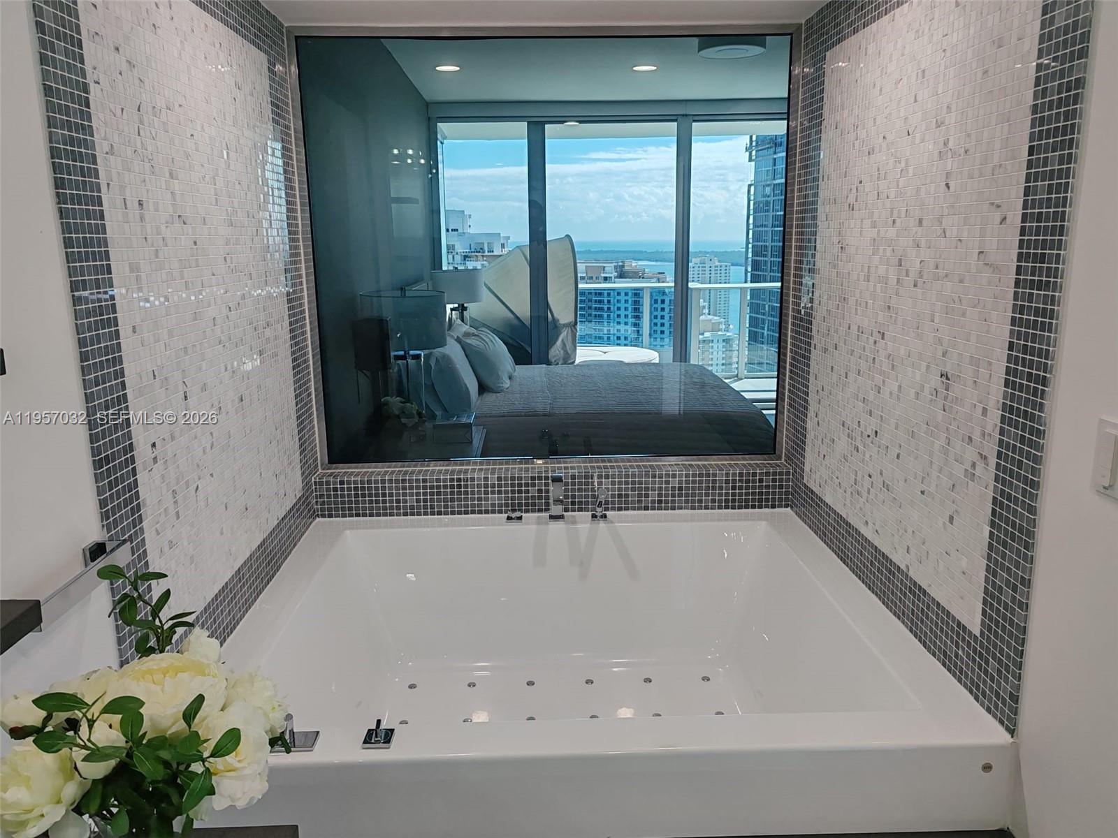 200 Biscayne Boulevard Way #3907, Miami FL 33131