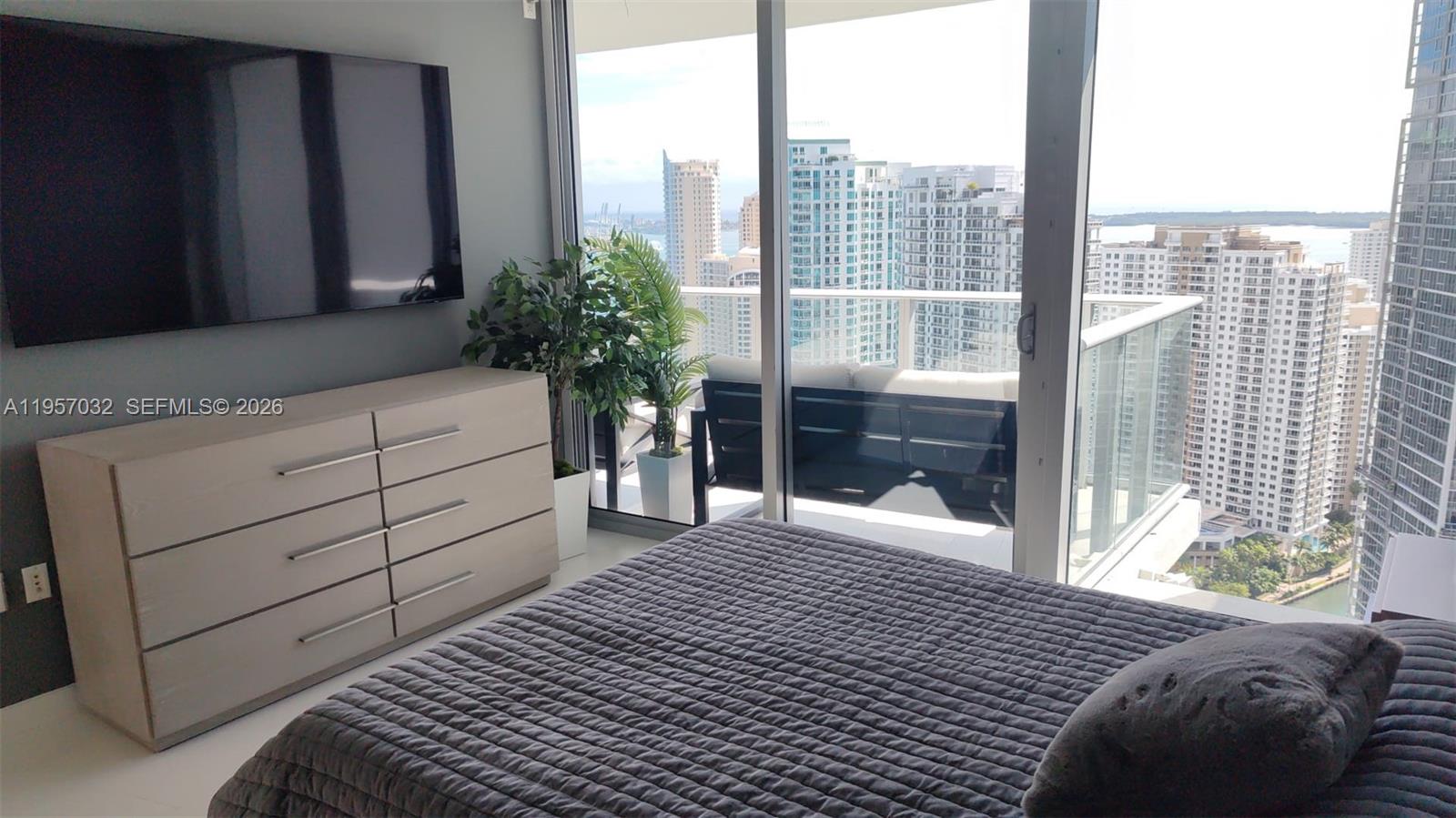 200 Biscayne Boulevard Way #3907, Miami FL 33131