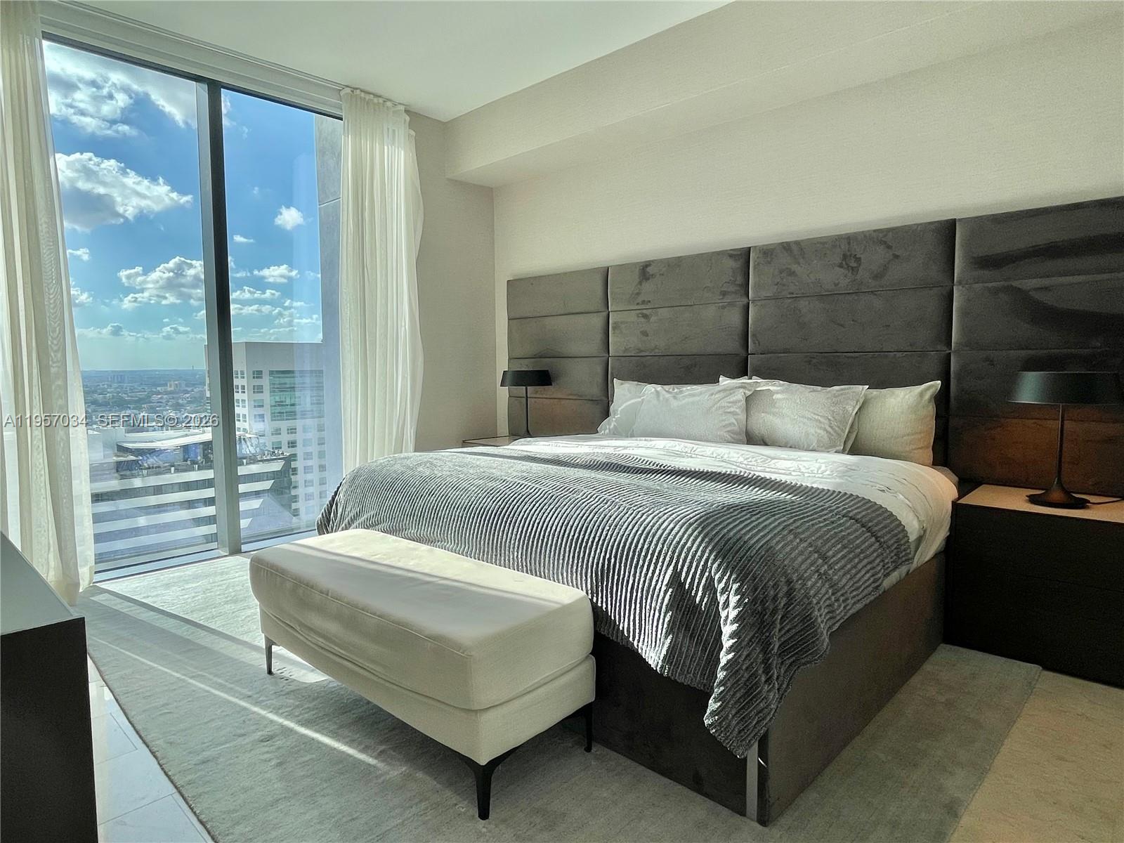 88 SW 7th St #2404, Miami FL 33130