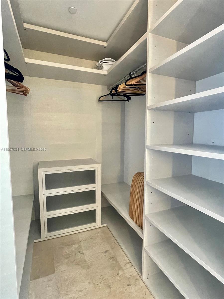 88 SW 7th St #2404, Miami FL 33130