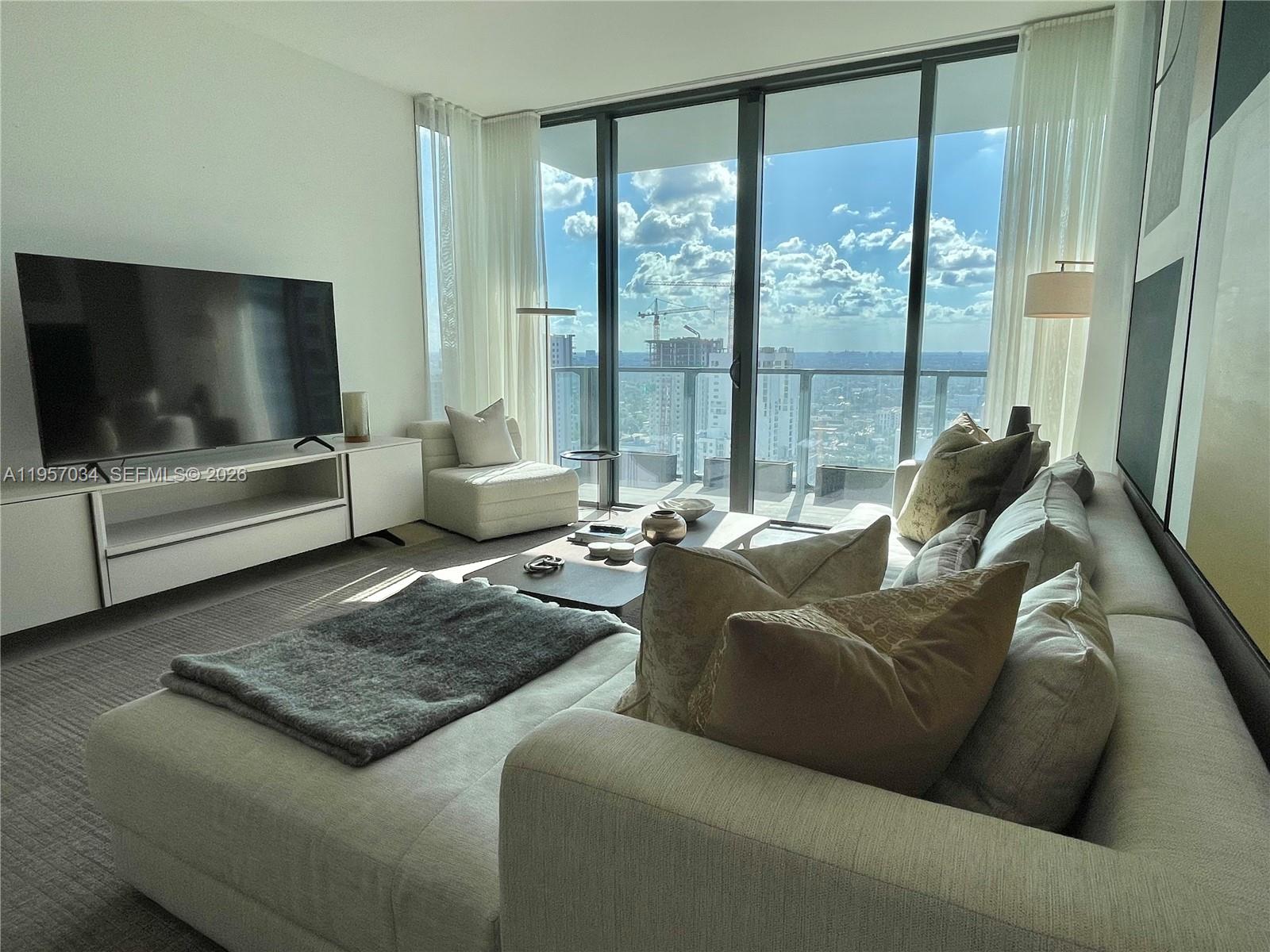 88 SW 7th St #2404, Miami FL 33130