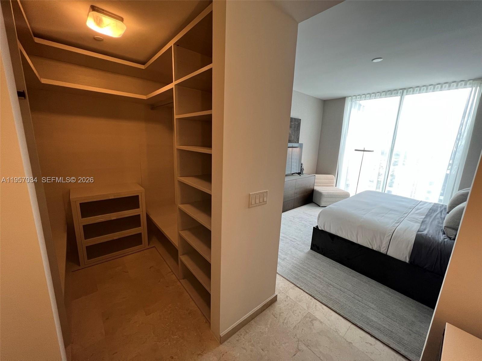 88 SW 7th St #2404, Miami FL 33130