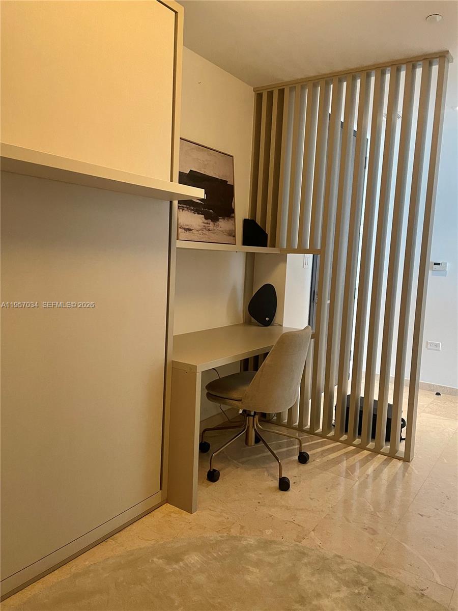 88 SW 7th St #2404, Miami FL 33130