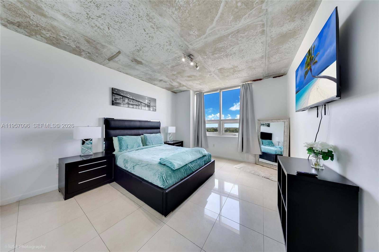 3250 NE 1st Ave #811, Miami FL 33137