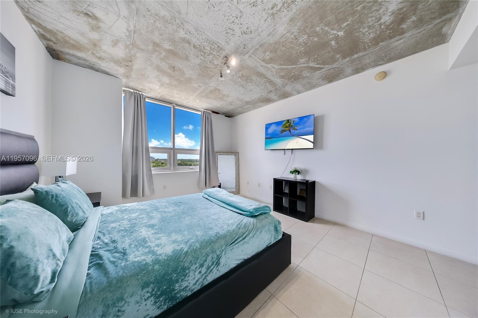 3250 NE 1st Ave #811, Miami FL 33137