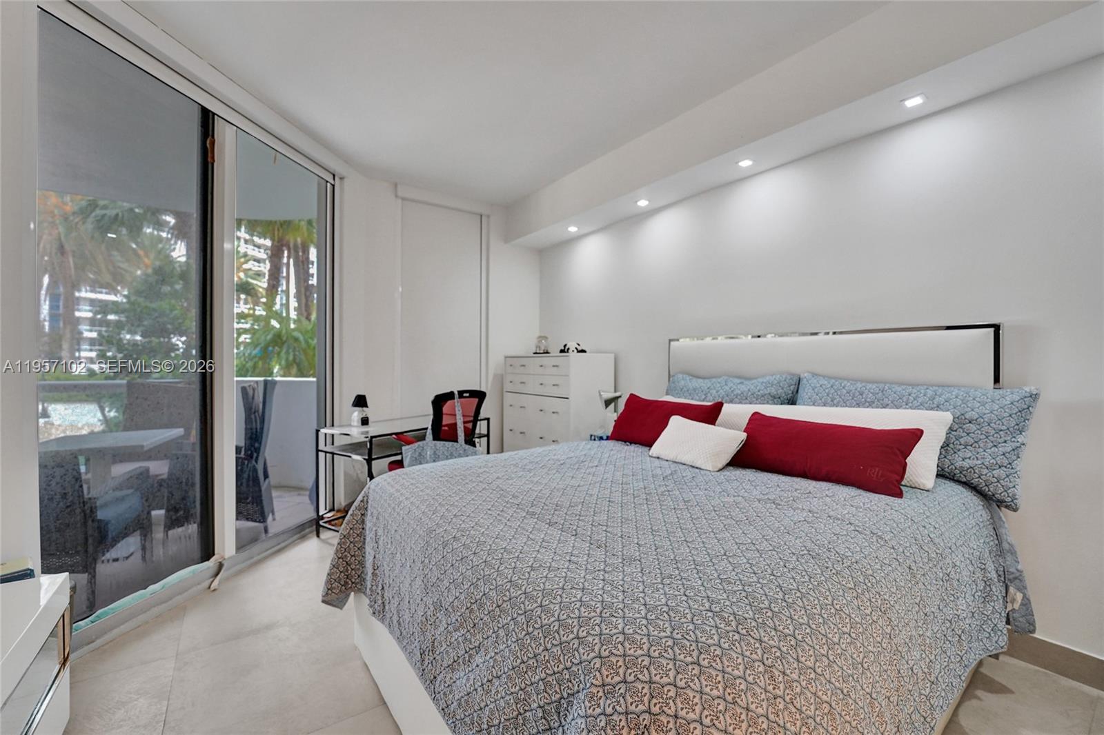 21200 Point Place #403, Aventura FL 33180