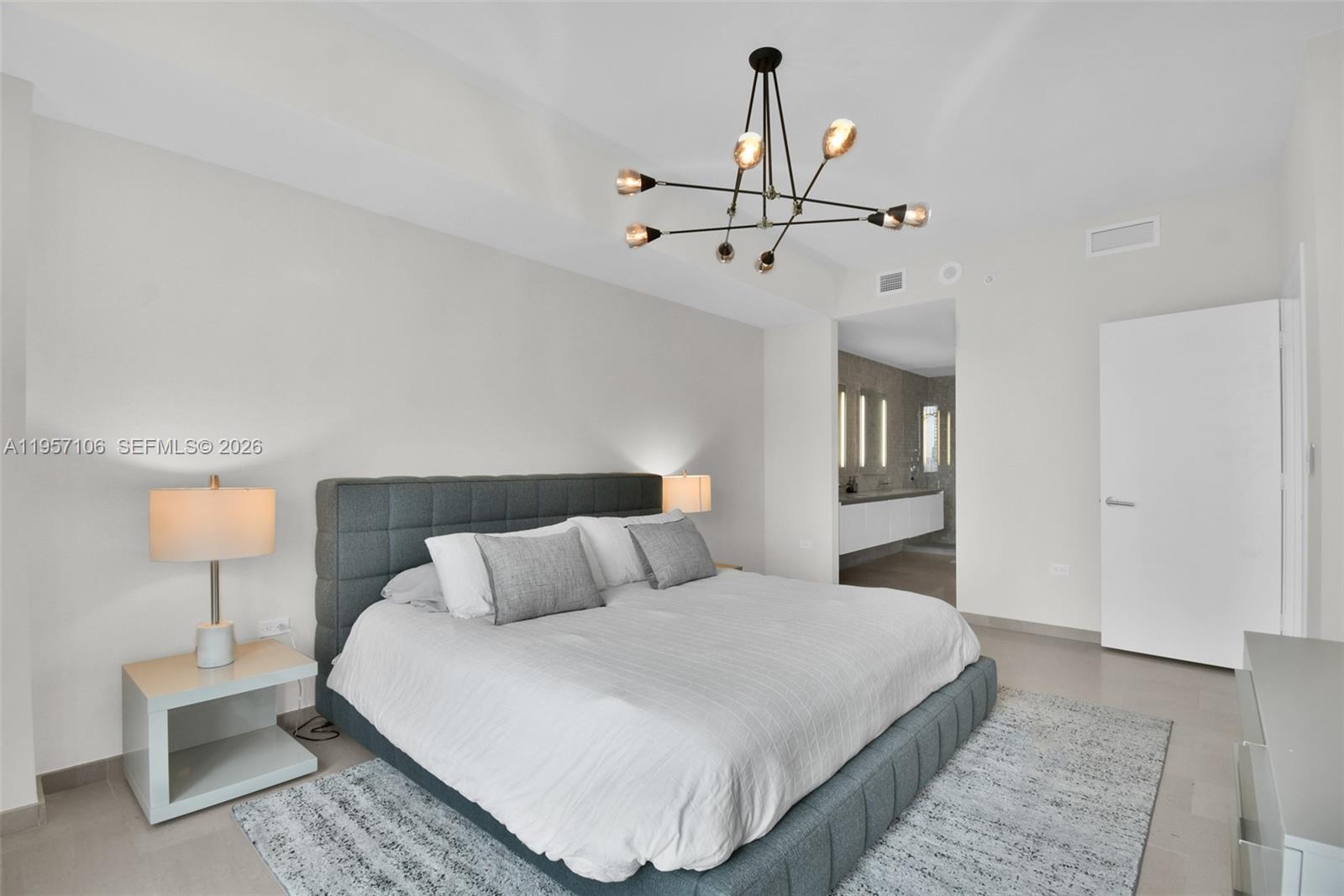 88 SW 7th St #3503, Miami FL 33130