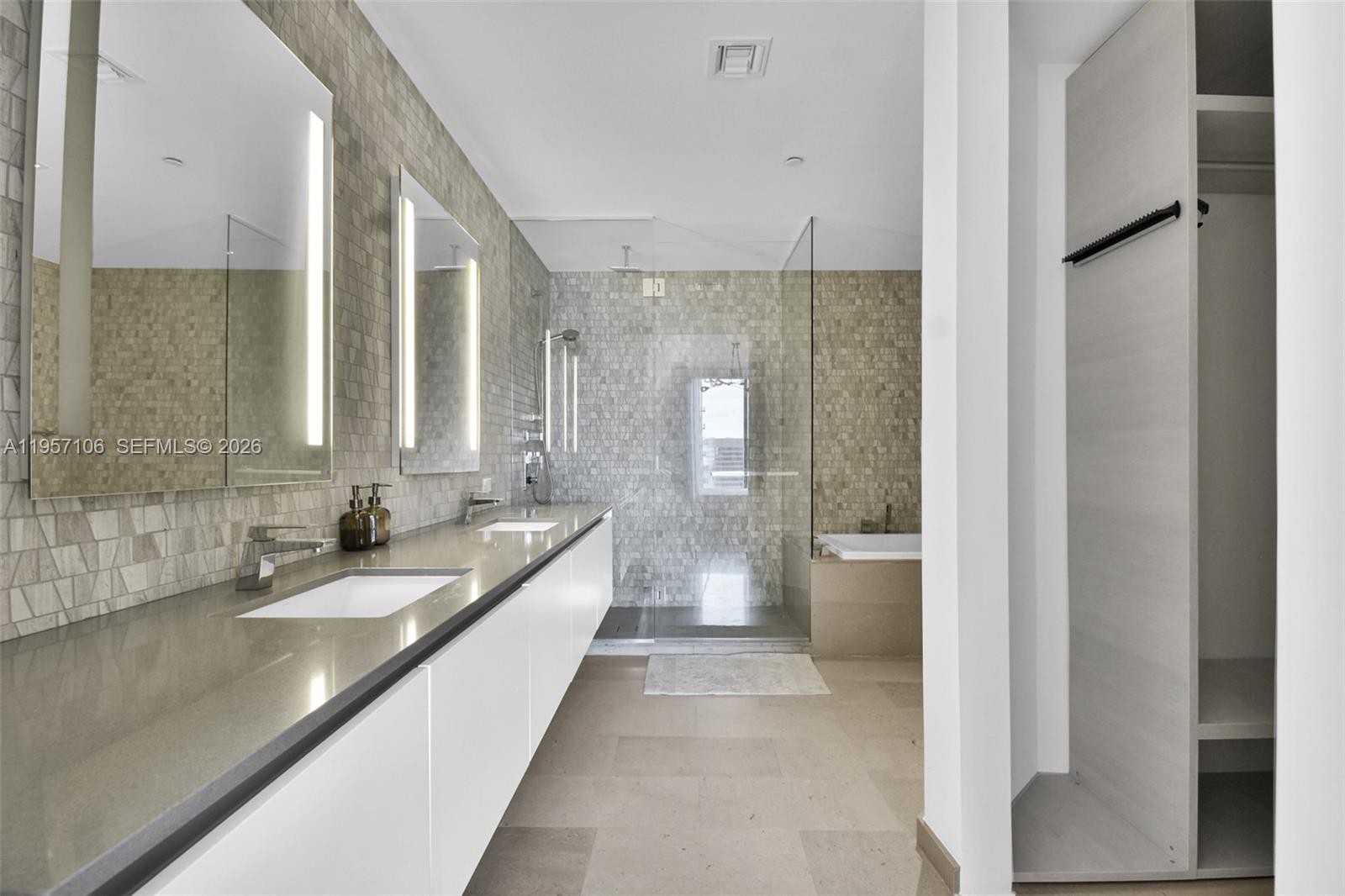 88 SW 7th St #3503, Miami FL 33130