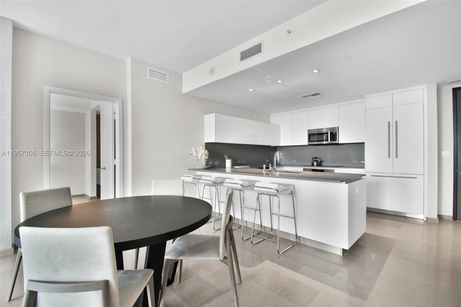 88 SW 7th St #3503, Miami FL 33130