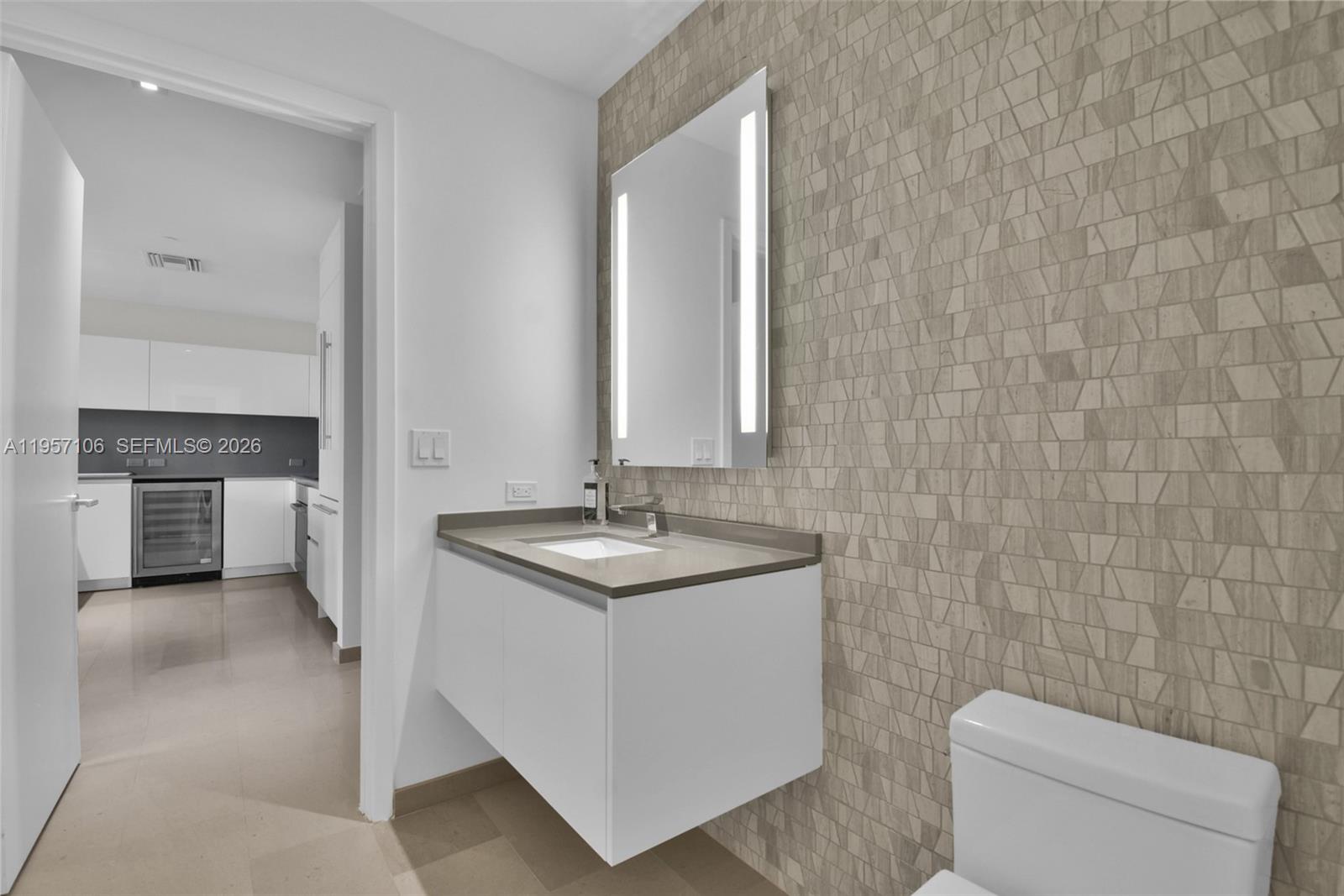 88 SW 7th St #3503, Miami FL 33130
