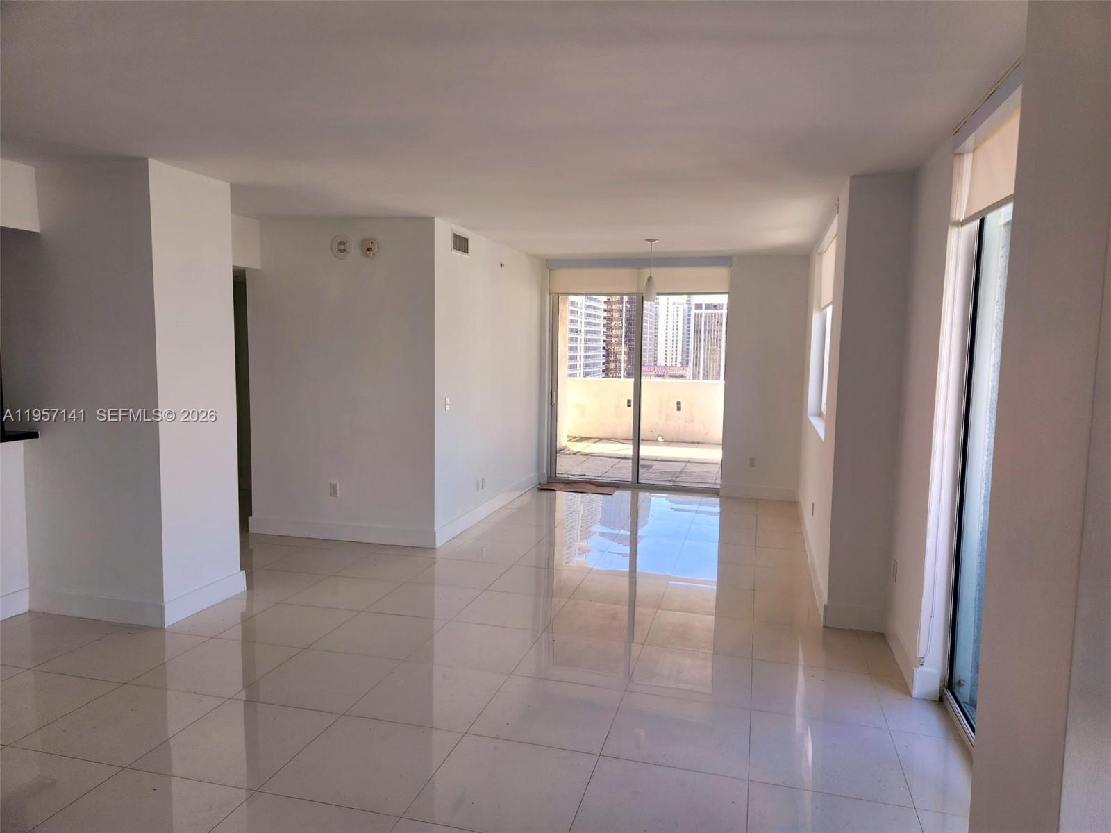 244 Biscayne Blvd #2809, Miami FL 33132