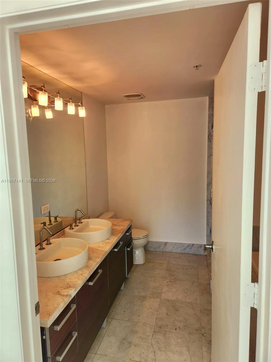 244 Biscayne Blvd #2809, Miami FL 33132