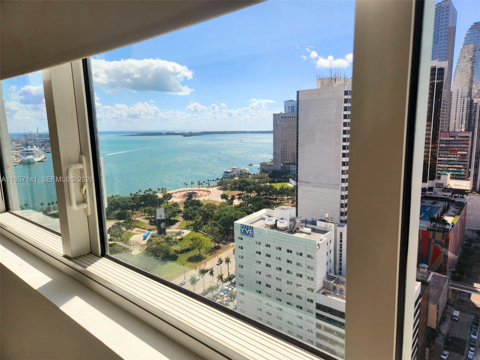 244 Biscayne Blvd #2809, Miami FL 33132