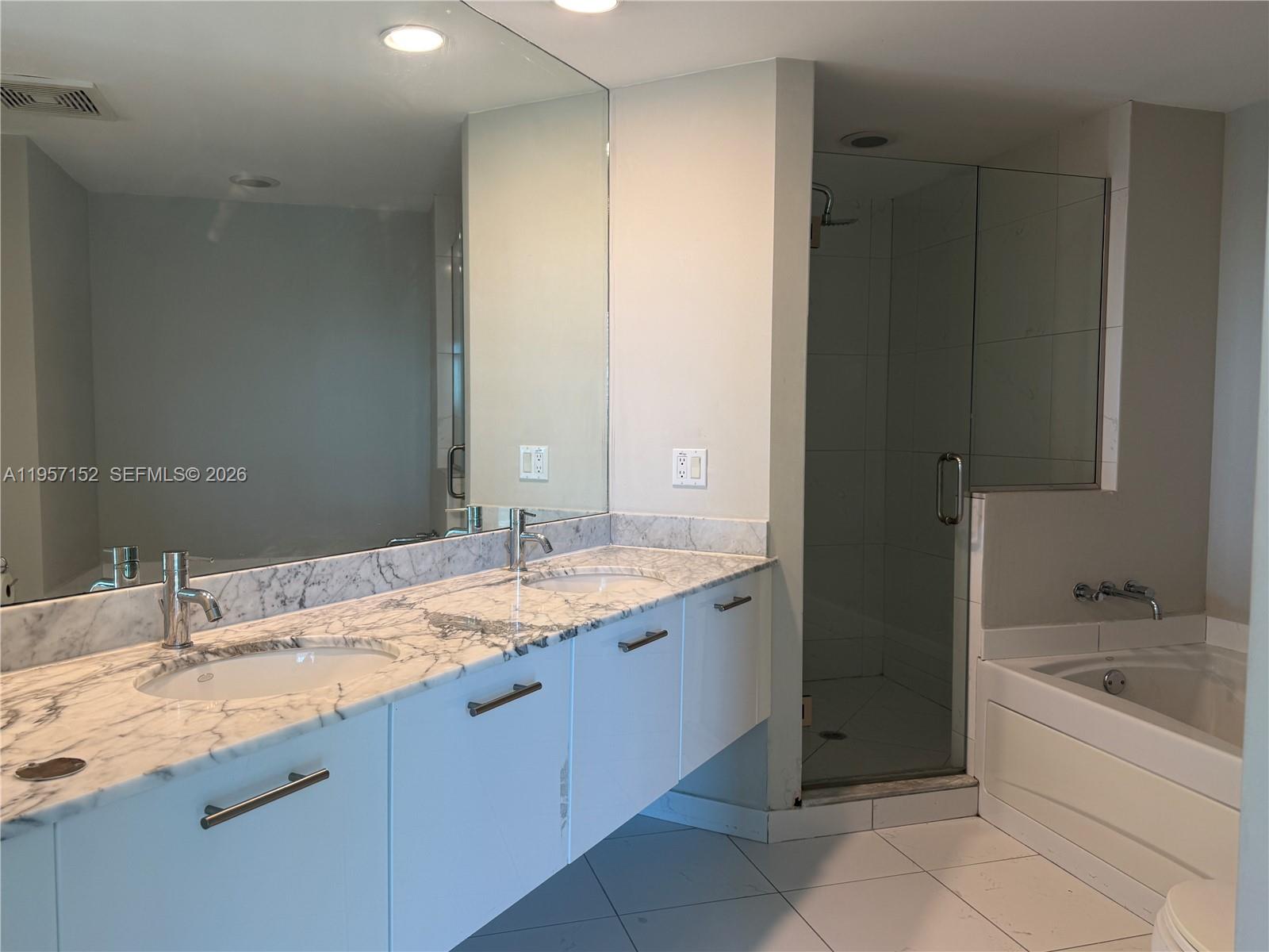 500 Brickell Ave #1602, Miami FL 33131