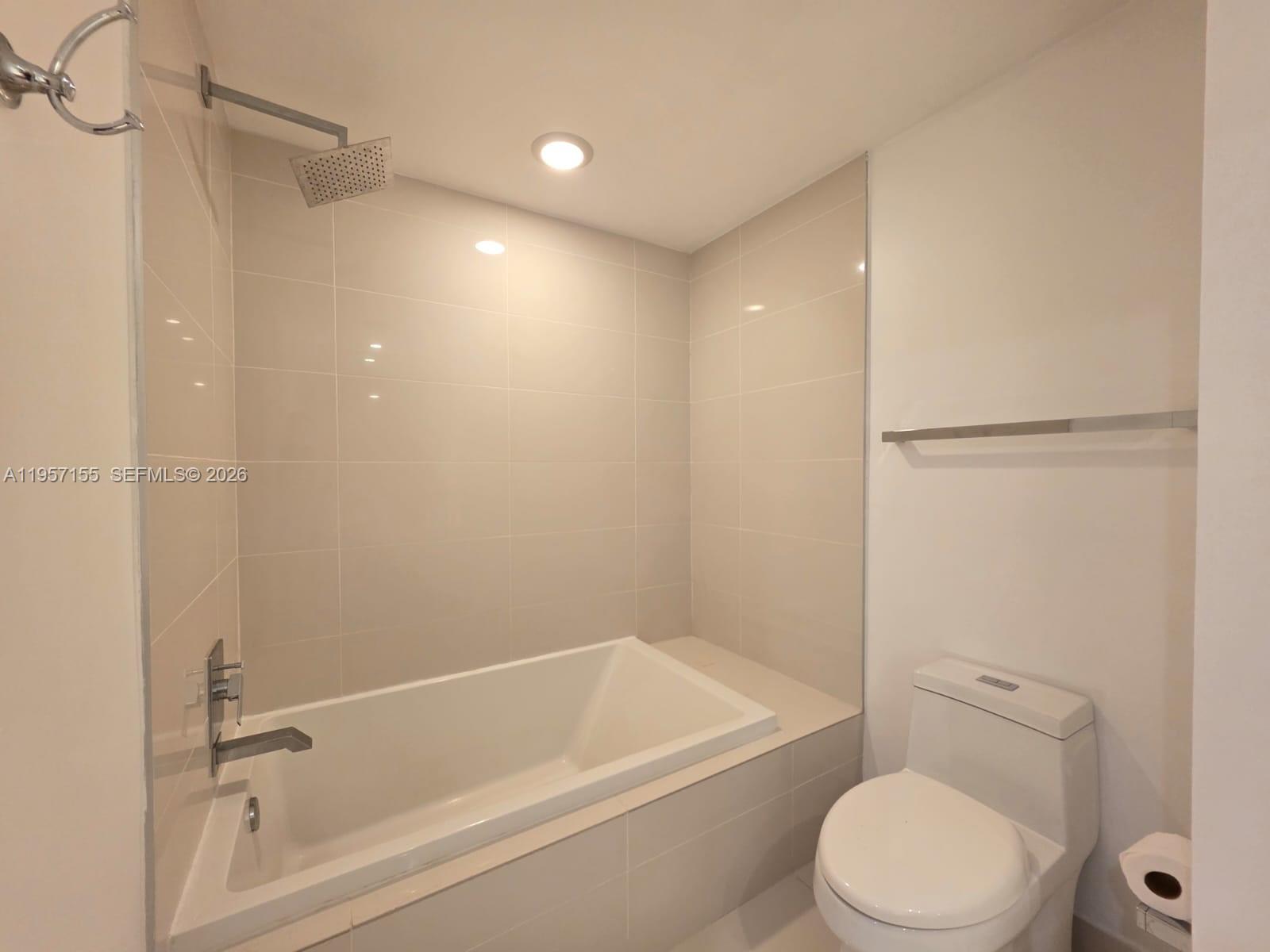 55 SW 9th St #1409, Miami FL 33130