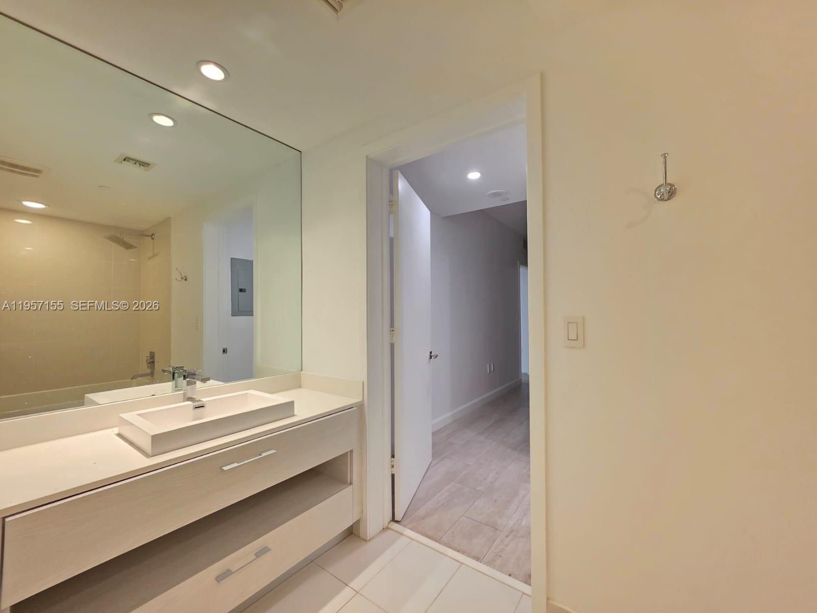 55 SW 9th St #1409, Miami FL 33130