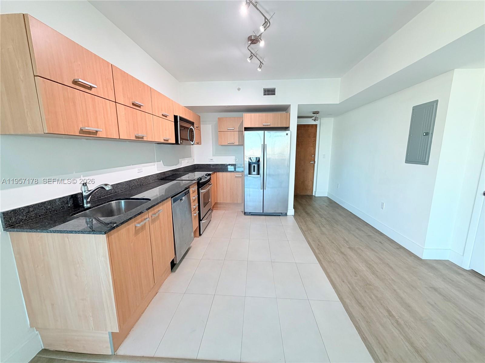 350 S Miami Ave #2011, Miami FL 33130