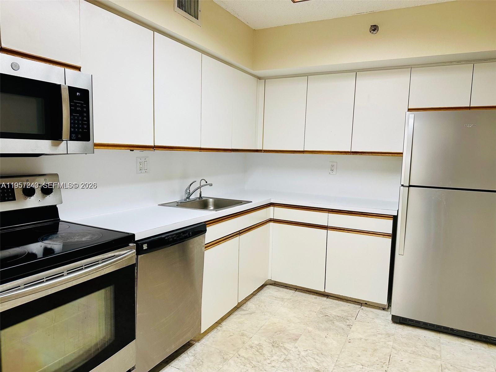 3600 Mystic Pointe Dr #1117, Aventura FL 33180