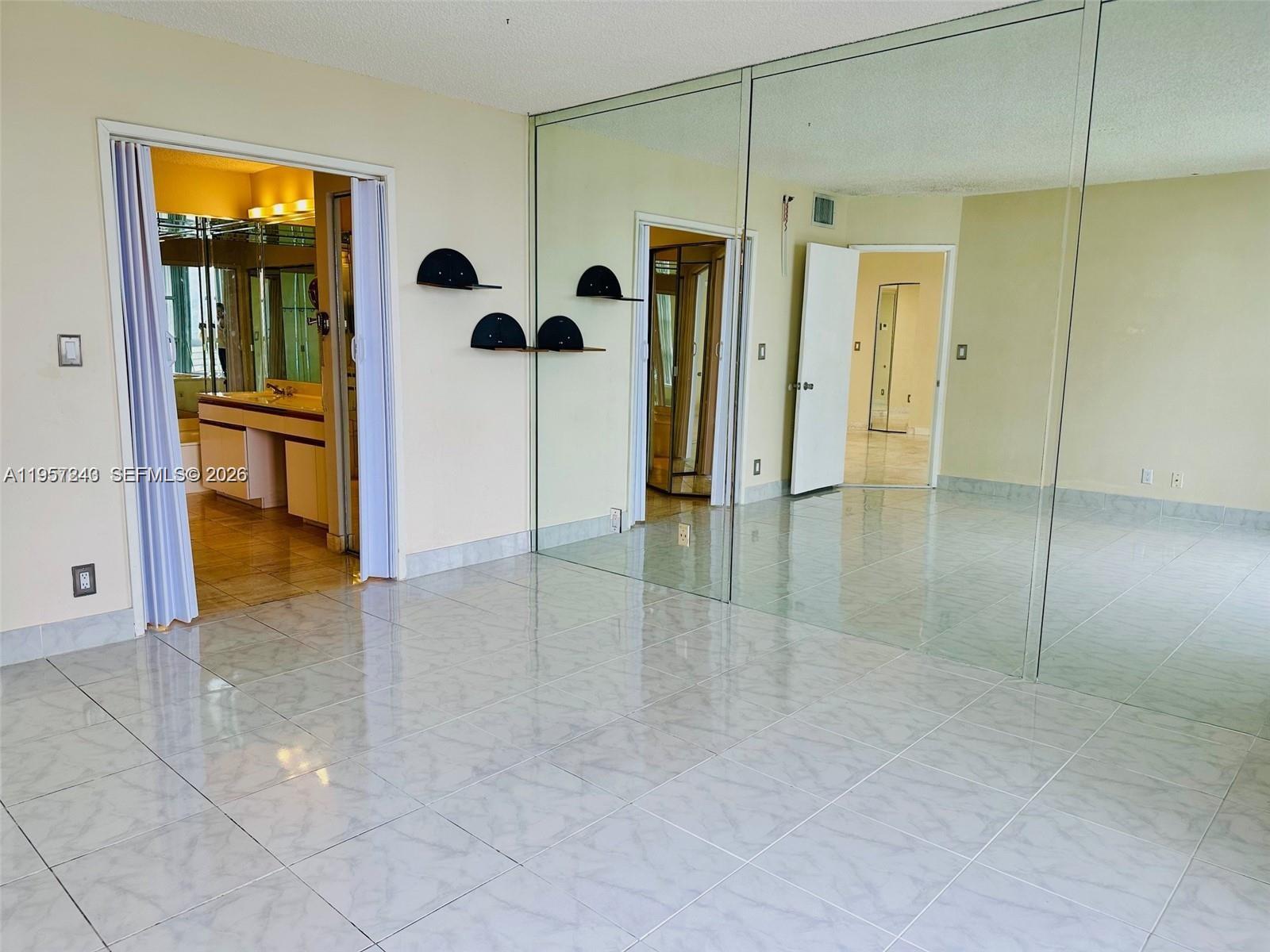 3600 Mystic Pointe Dr #1117, Aventura FL 33180
