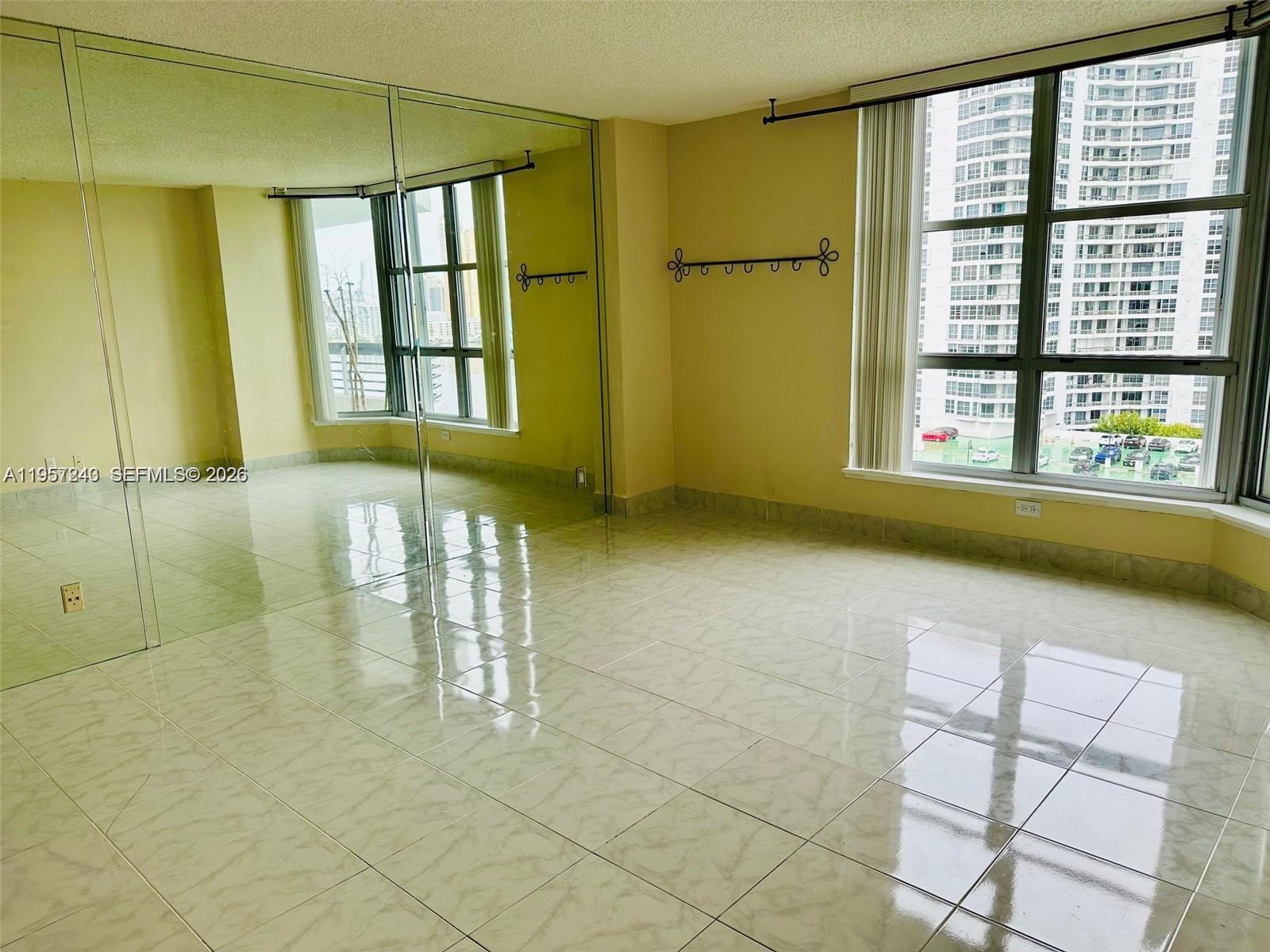 3600 Mystic Pointe Dr #1117, Aventura FL 33180