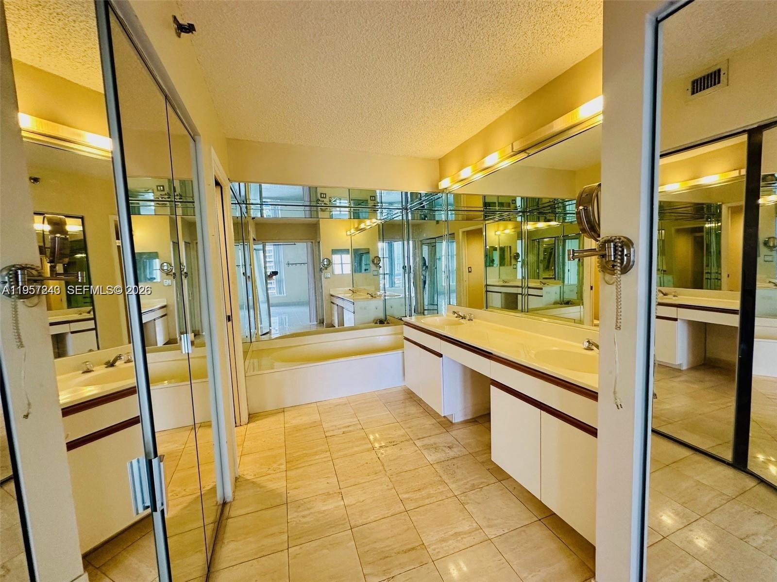 3600 Mystic Pointe Dr #1117, Aventura FL 33180