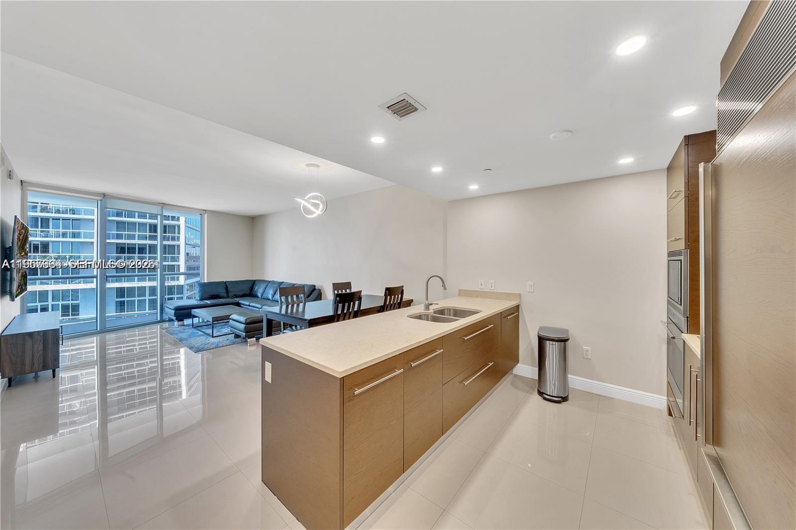 475 Brickell Ave #4211, Miami FL 33131