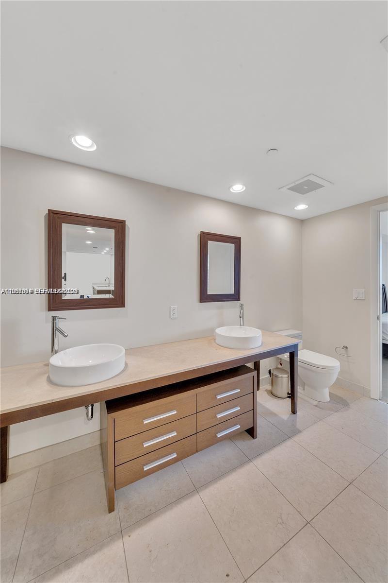 475 Brickell Ave #4211, Miami FL 33131