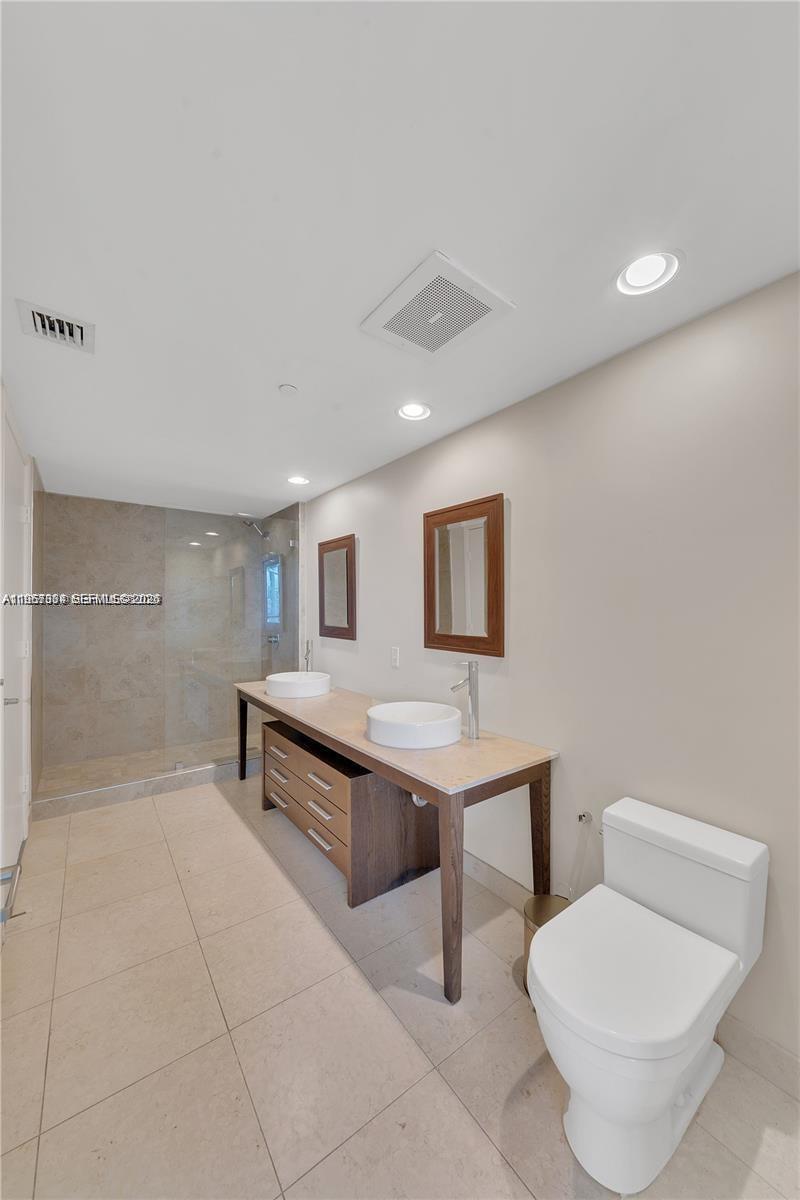 475 Brickell Ave #4211, Miami FL 33131