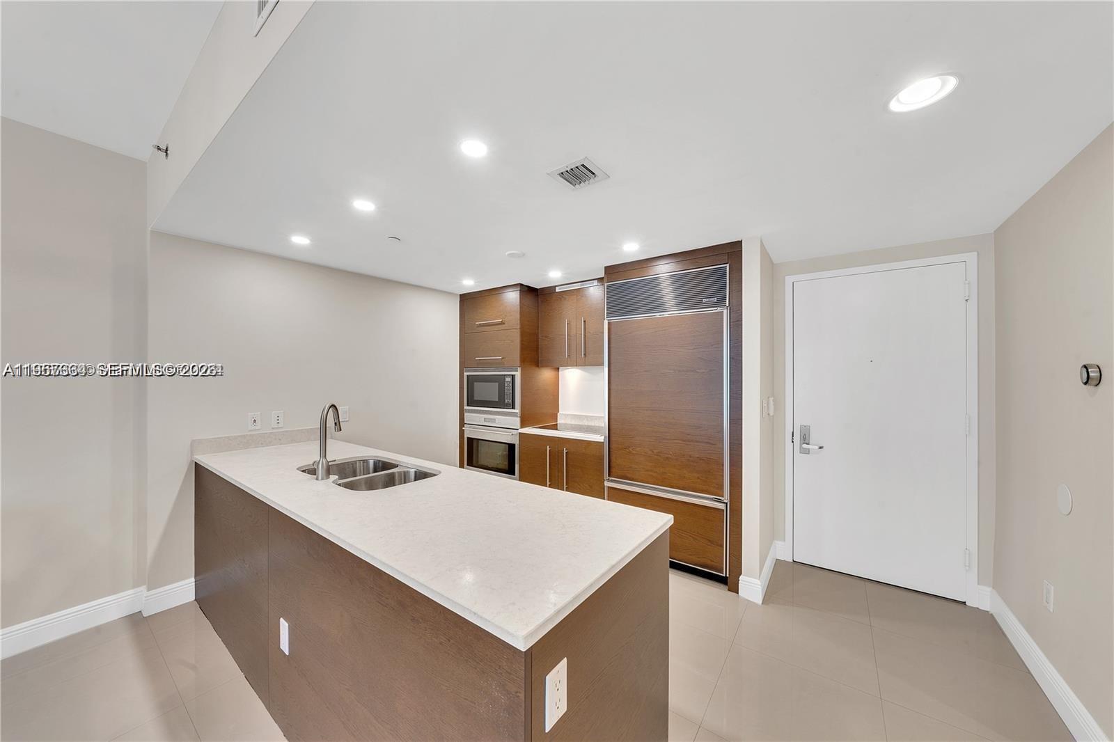475 Brickell Ave #4211, Miami FL 33131