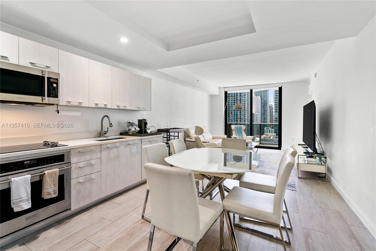 55 SW 9th St #1904, Miami FL 33130
