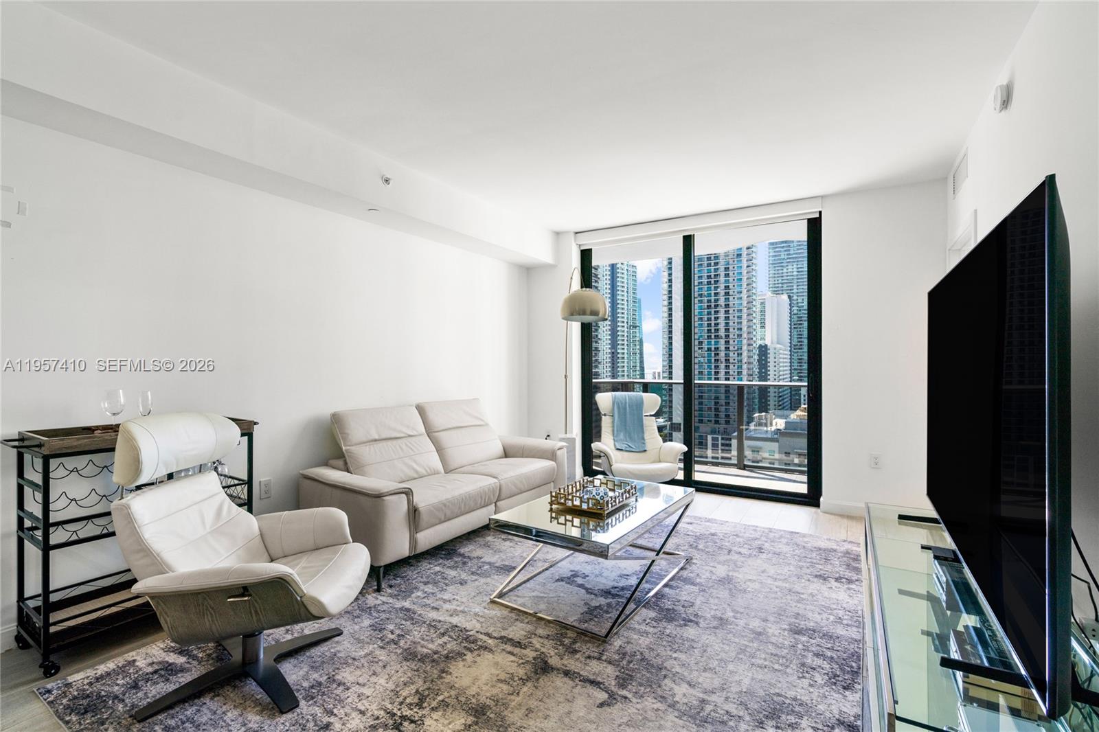 55 SW 9th St #1904, Miami FL 33130