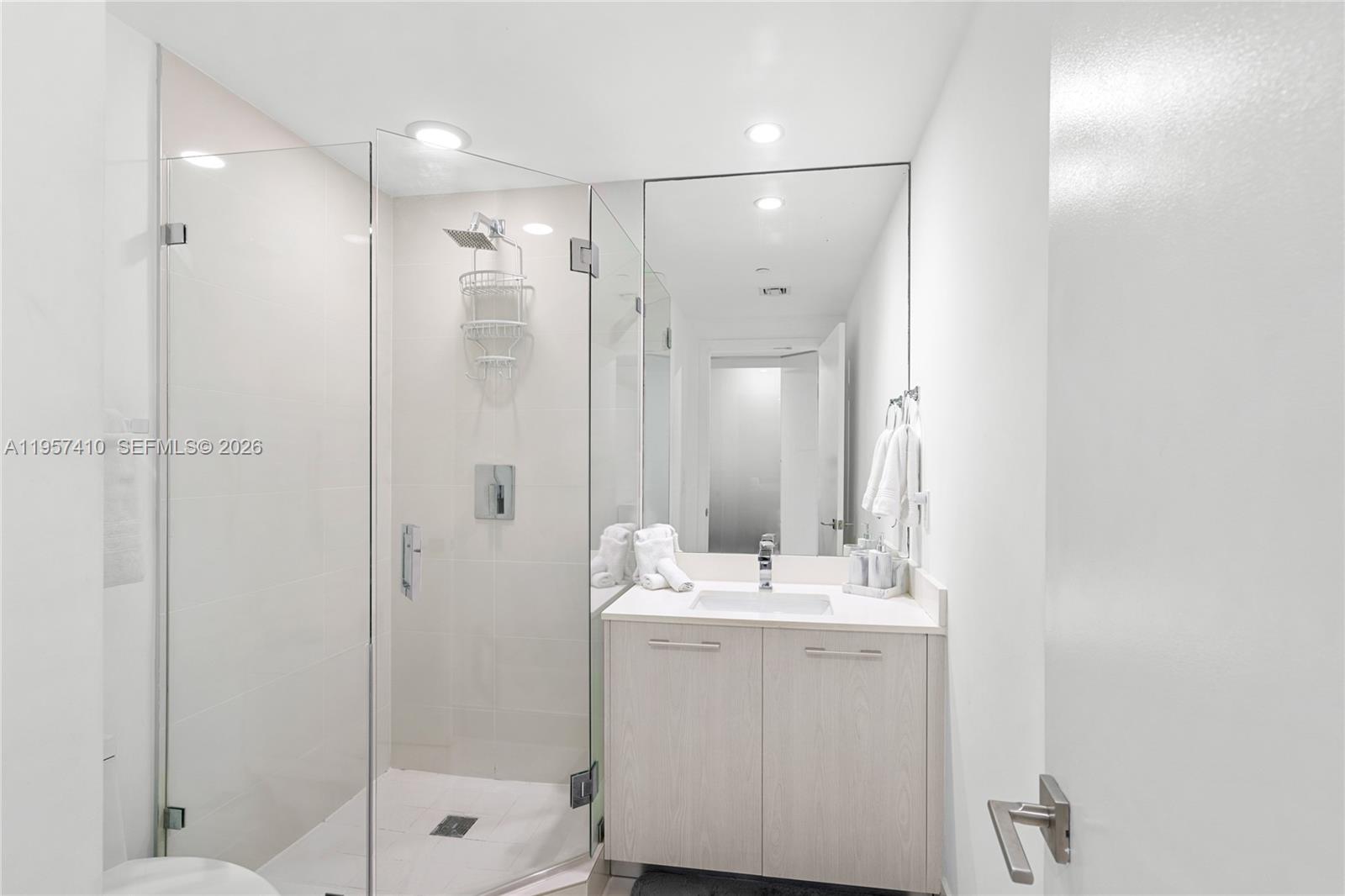 55 SW 9th St #1904, Miami FL 33130